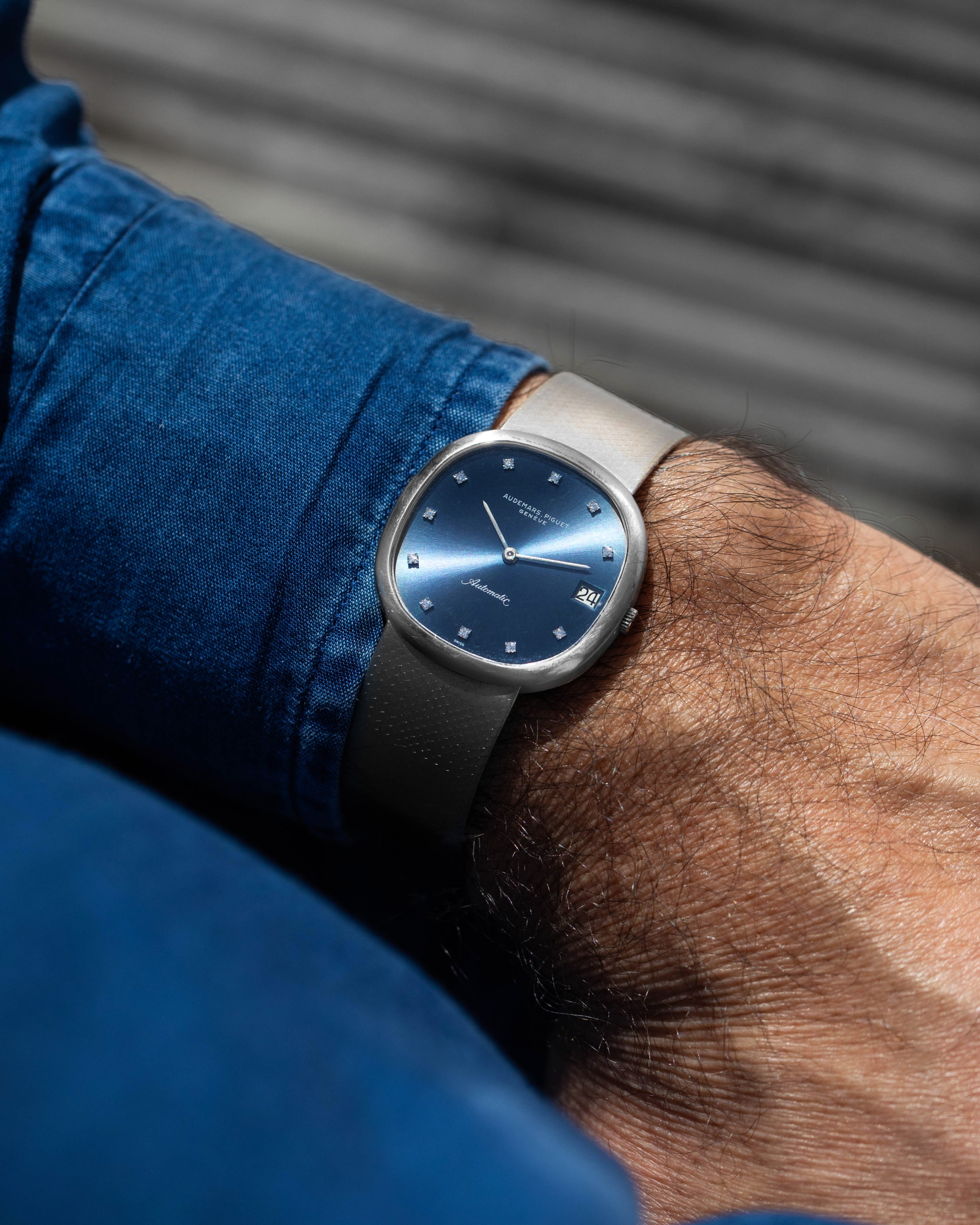 Audemars Piguet Ref. 5379 Elisse in white gold and blue dial, with original AP bracelet and diamonds indexes on the wrist
