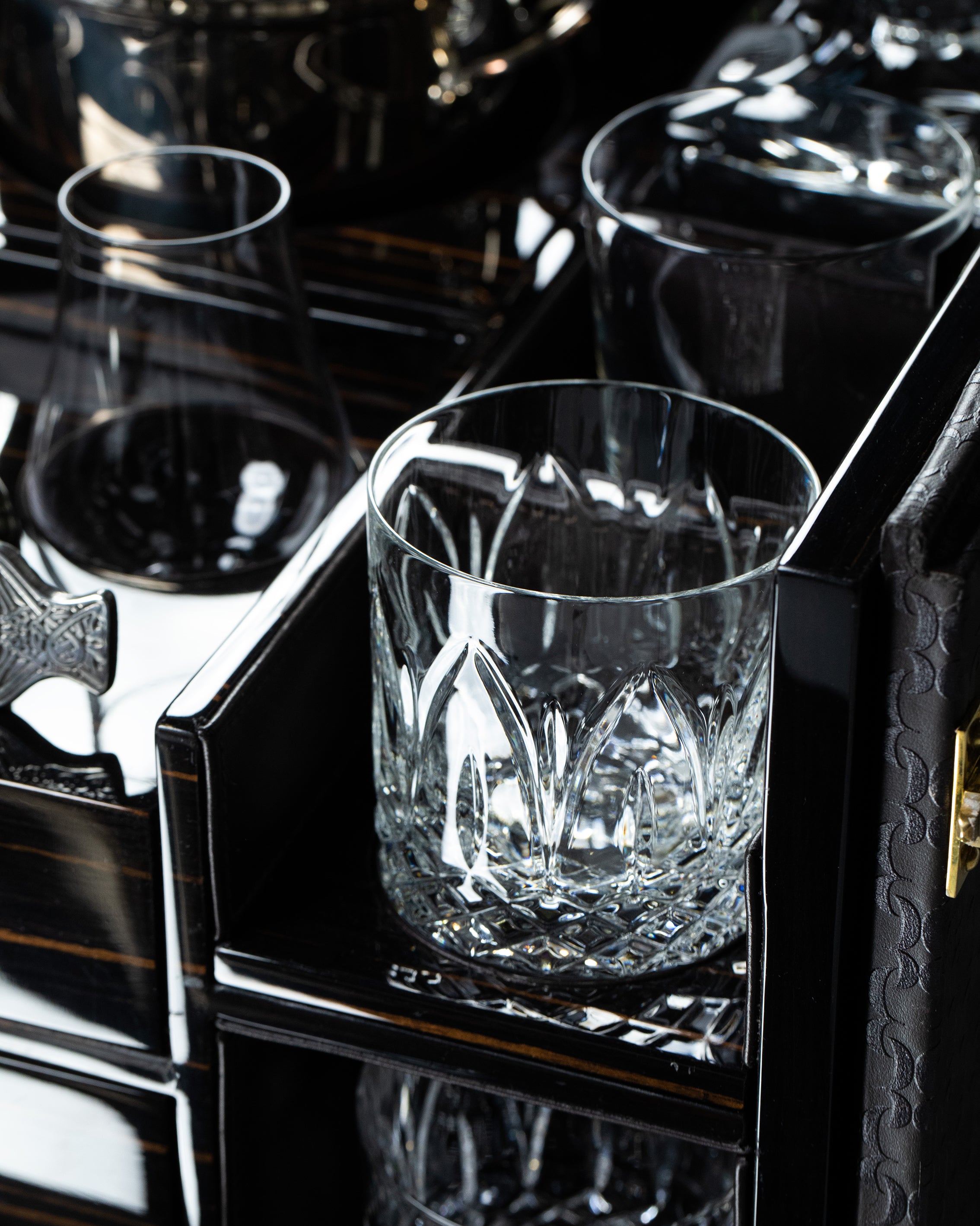 Bernardini Milano Bar trunk - ice leather and lacquered ebony wood