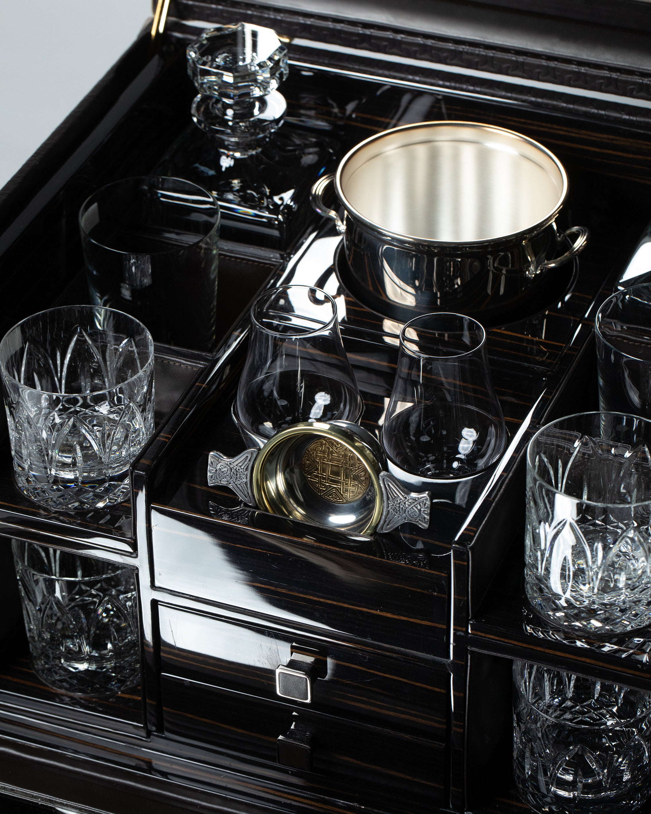 Bernardini Milano Bar trunk - ice leather and lacquered ebony wood