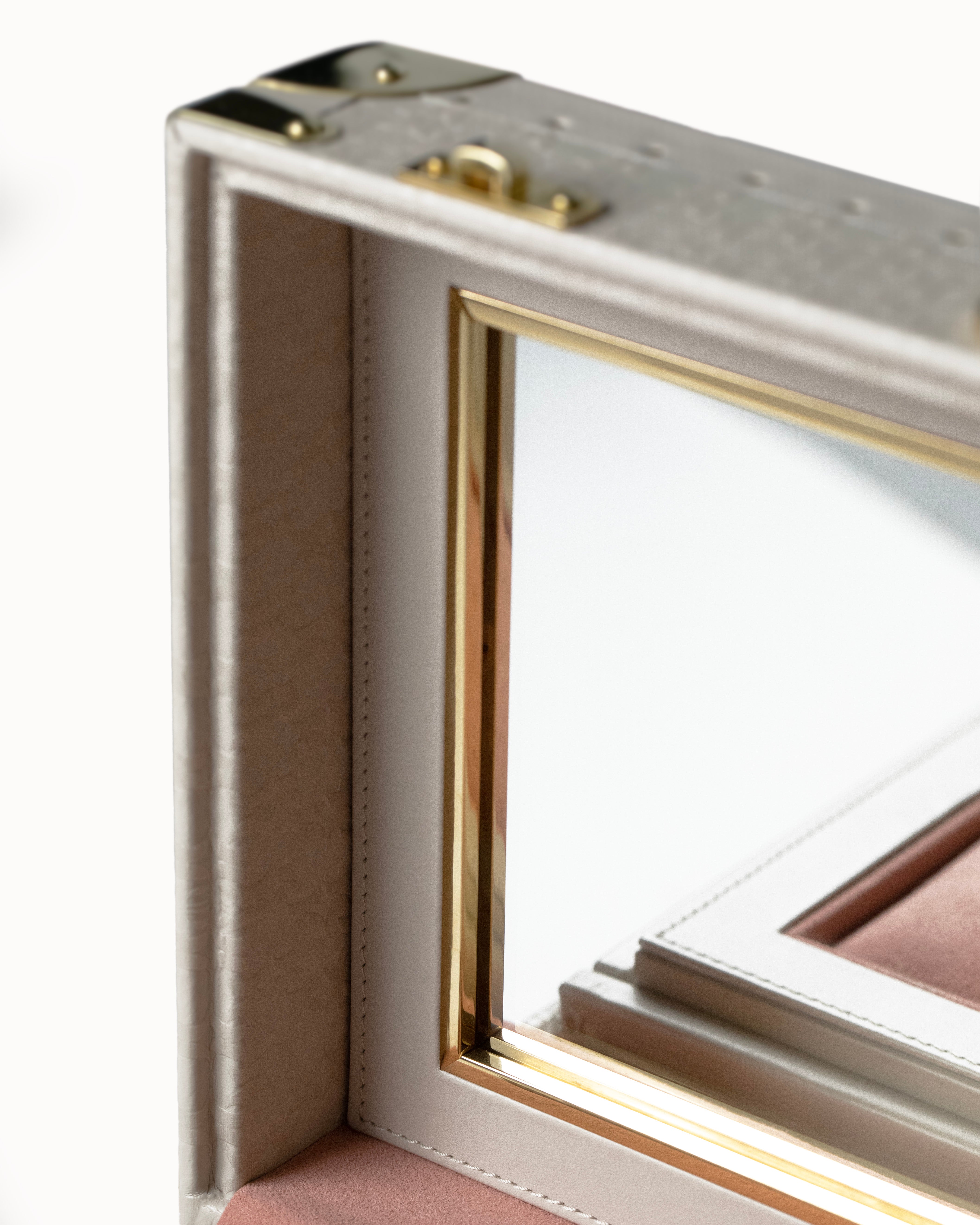 Jewelry Holder Bernardini Milano made of pink leather and alcantara - mirror detail