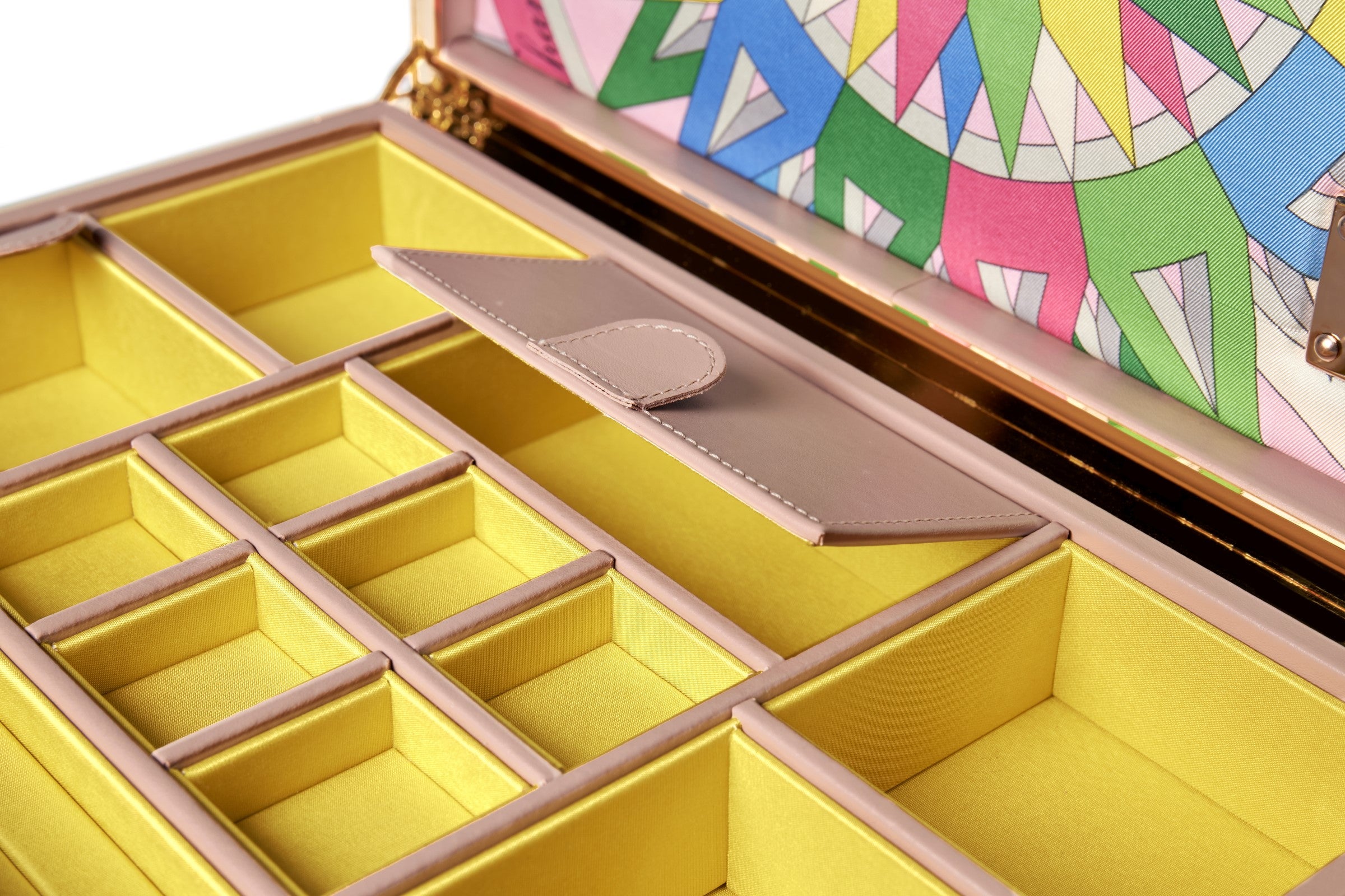 Bernardini Milano jewellery holder of light pink leather, yellow gold plated and silk - interior detail