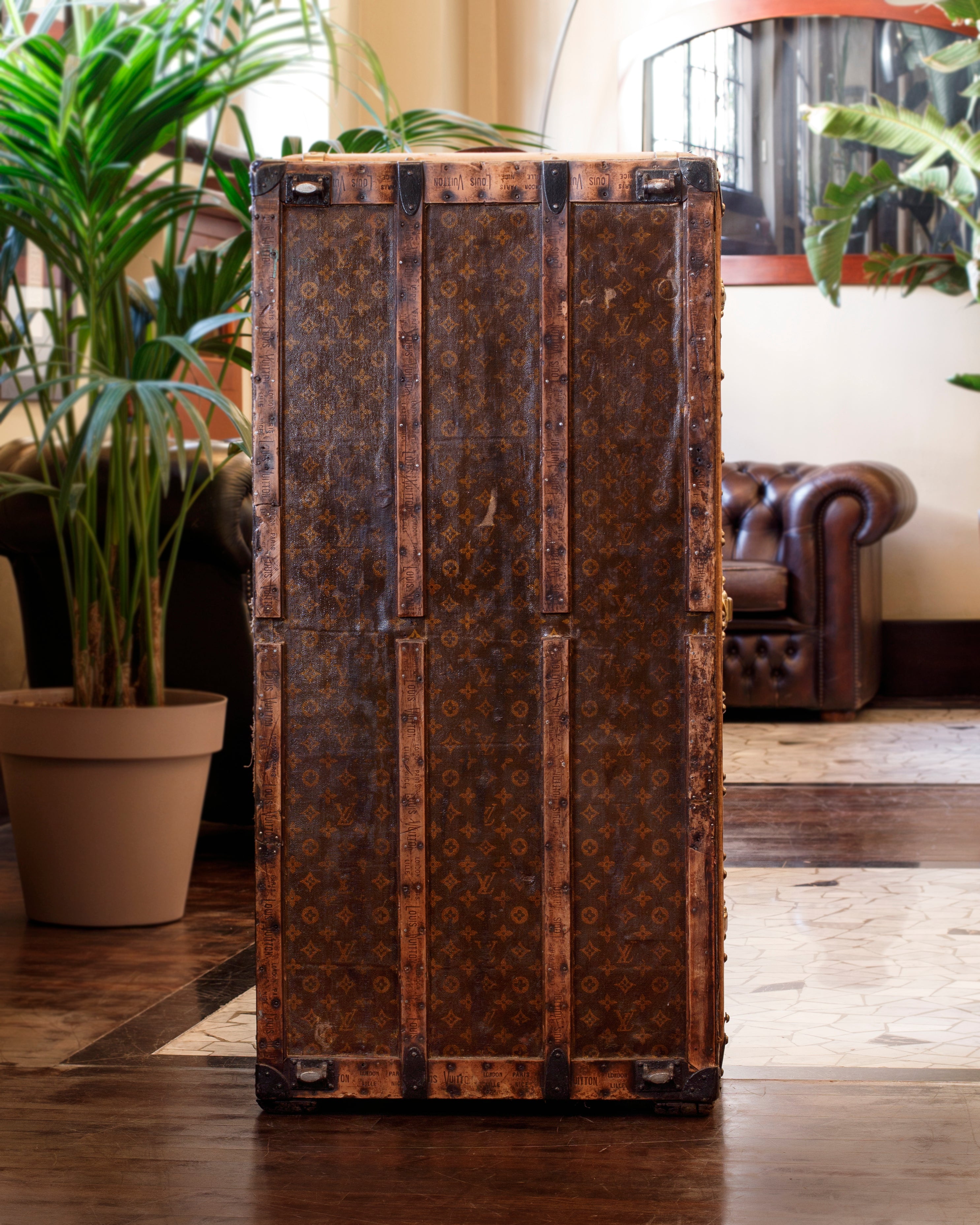Louis Vuitton "hanger" Steamer Trunk - Commande Special