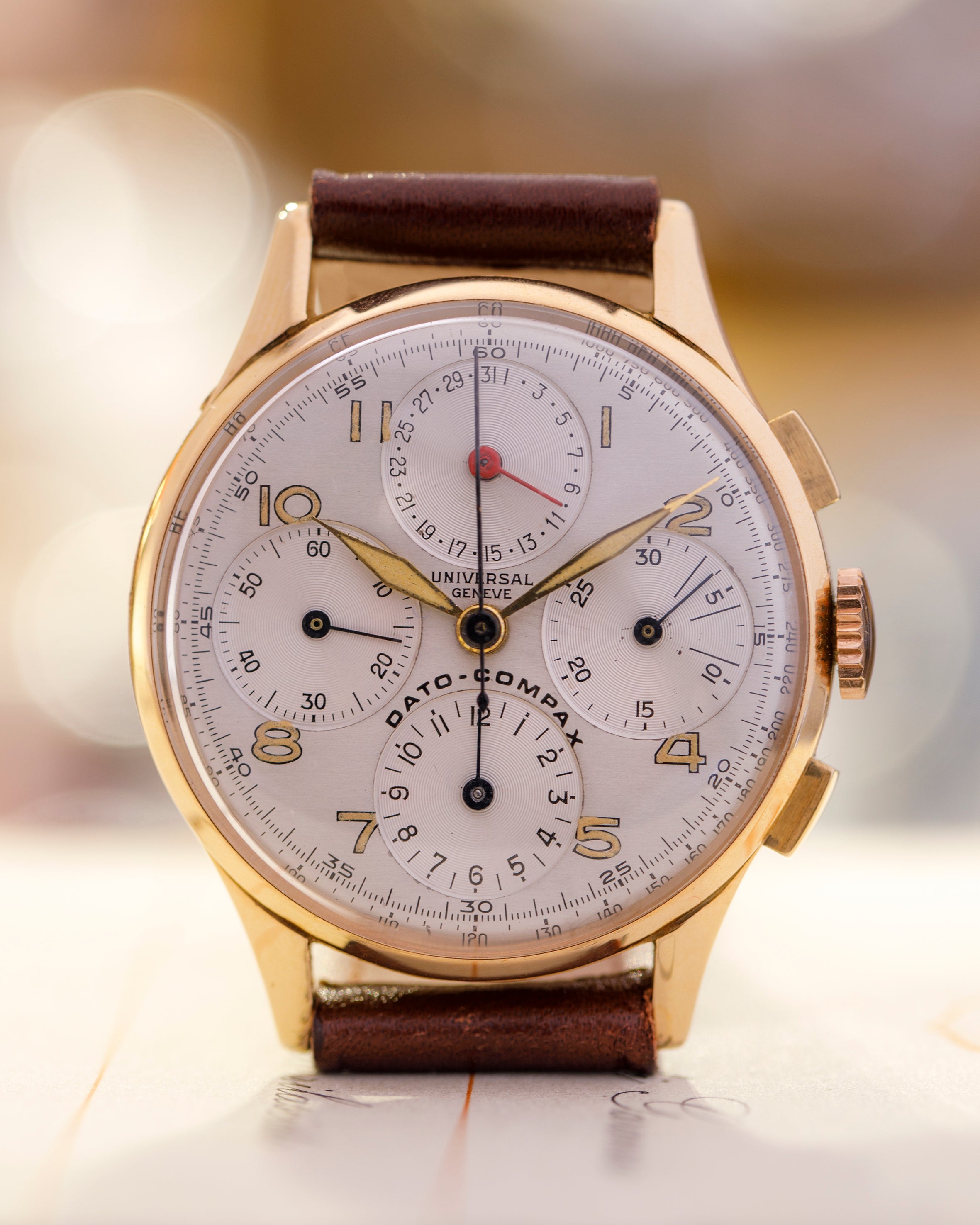 Universal Genève Dato – Compax in yellow gold and white dial