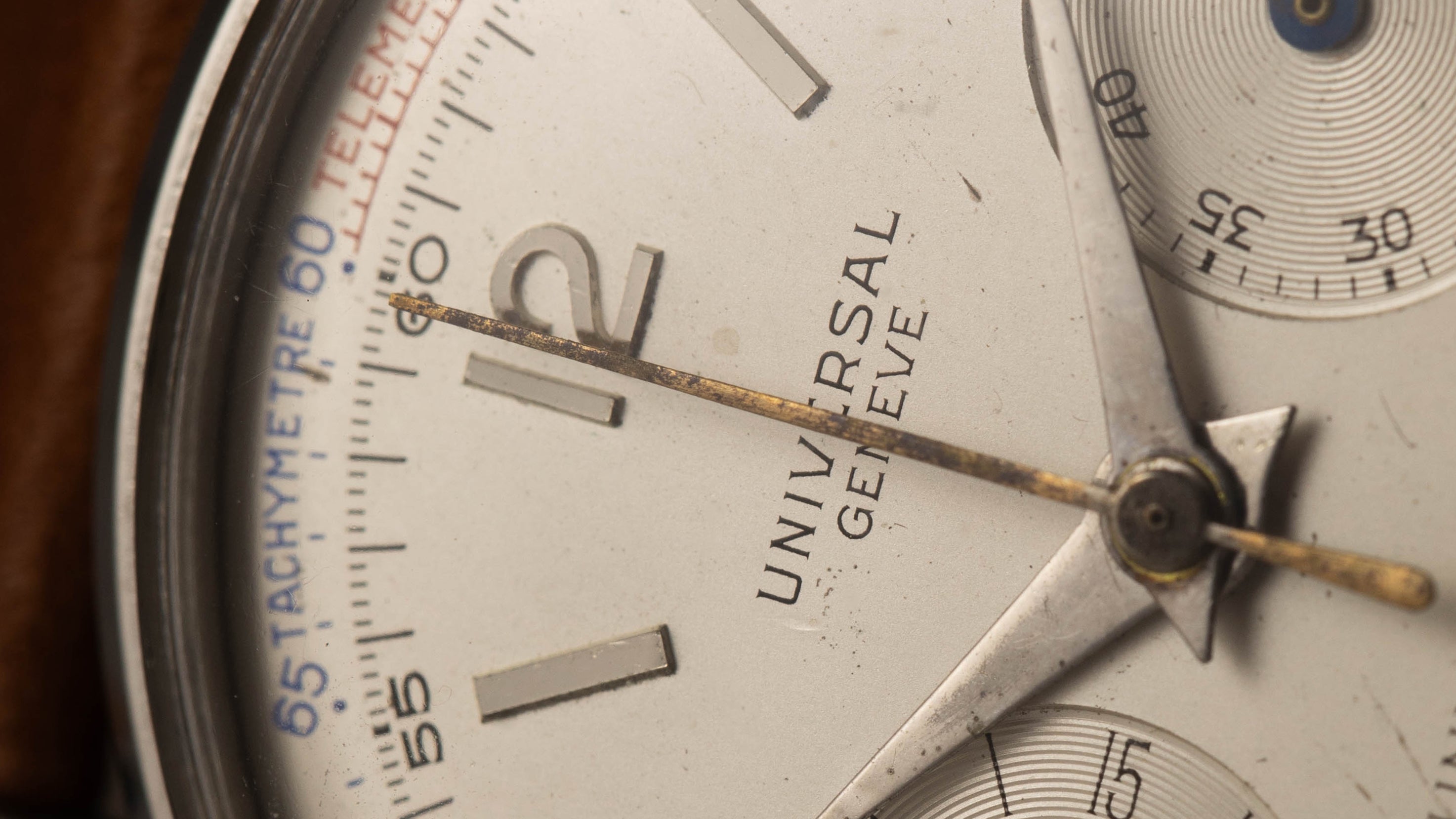 Universal Genève Uni-compax chronograph Close up