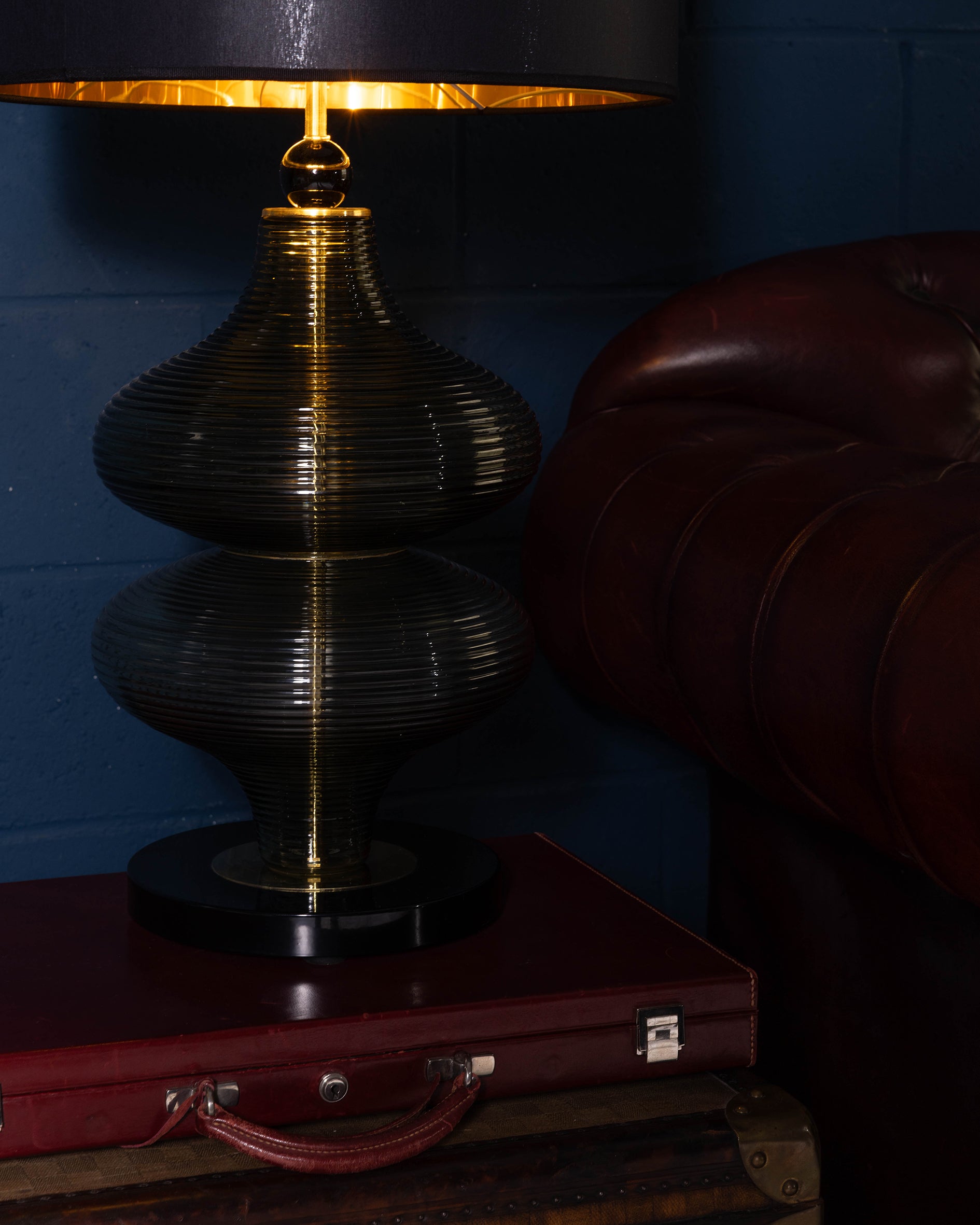 Vintage table lamp set in opaline and Murano glass