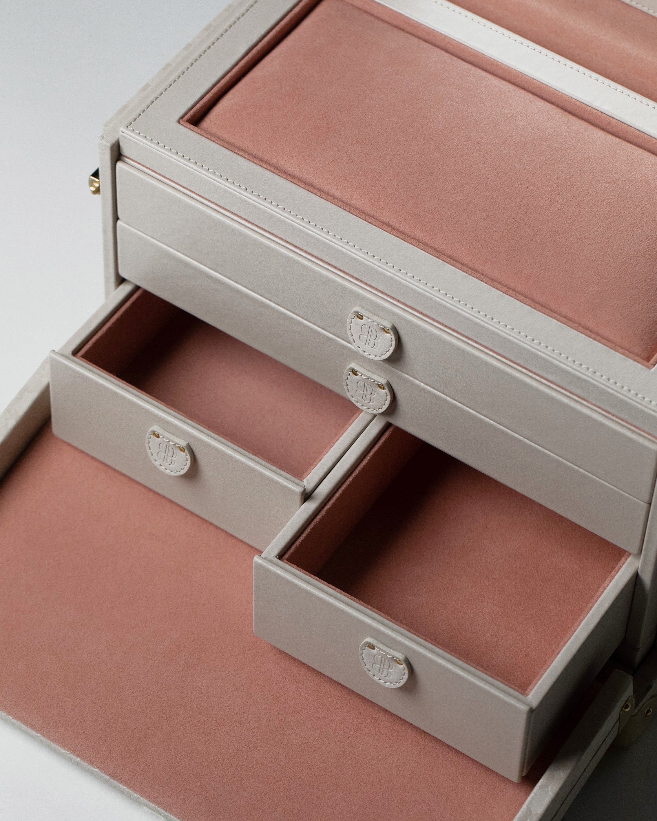 Jewelry Holder Bernardini Milano made of pink leather and alcantara - with different trays details