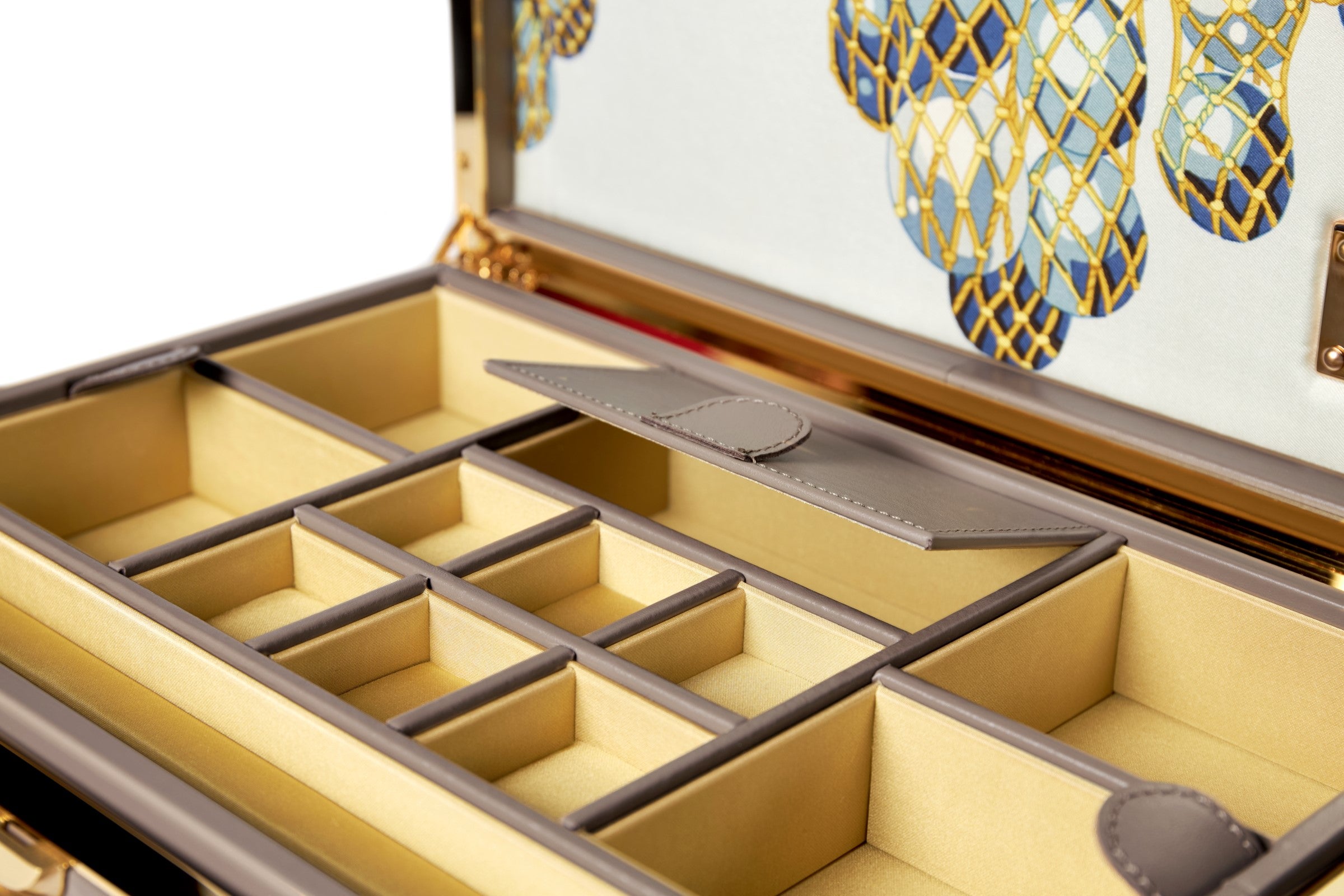 Bernardini Milano jewellery holder of leather, yellow gold plated and silk -  interior detail 