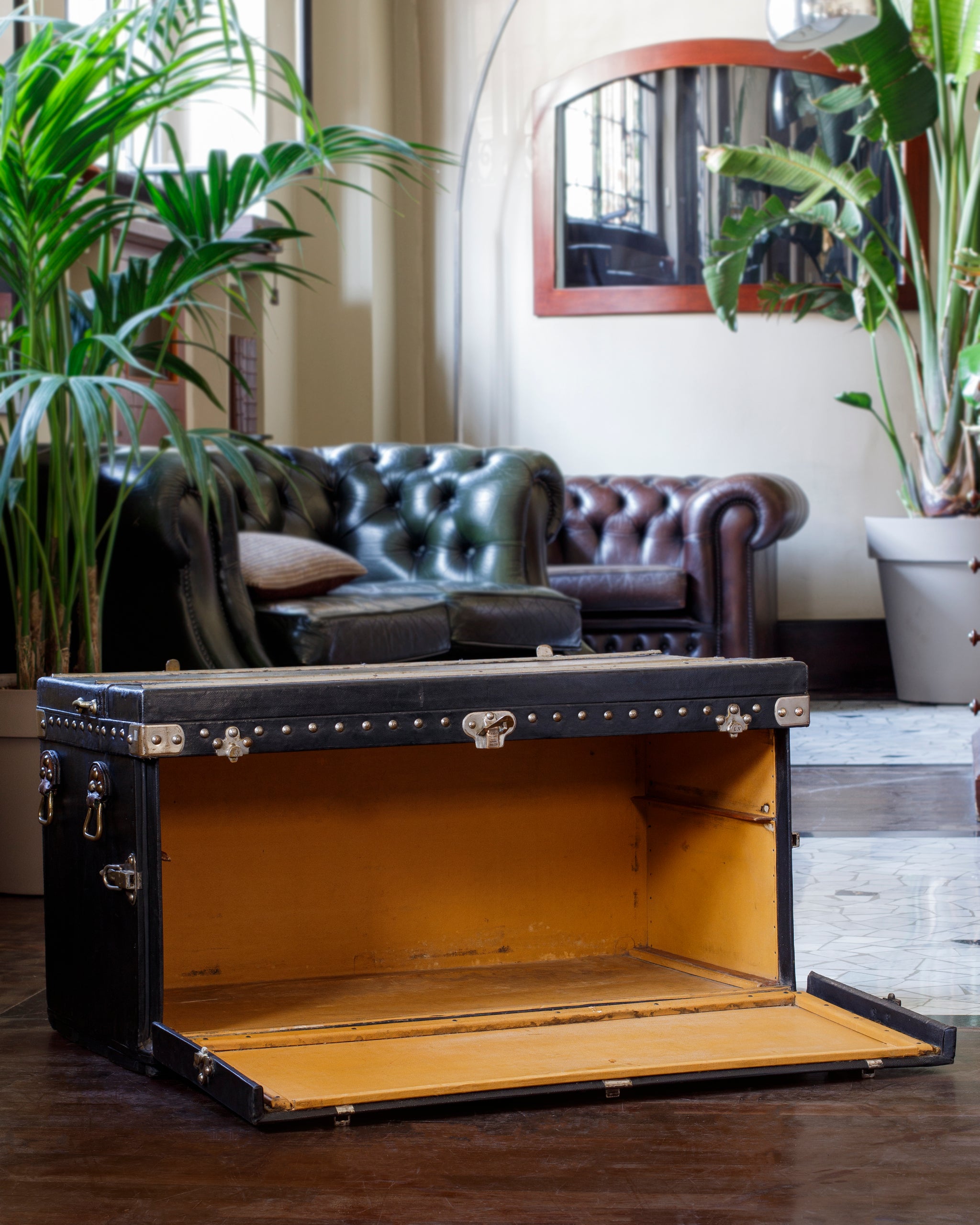 vintage louis vuitton trunk coffee table