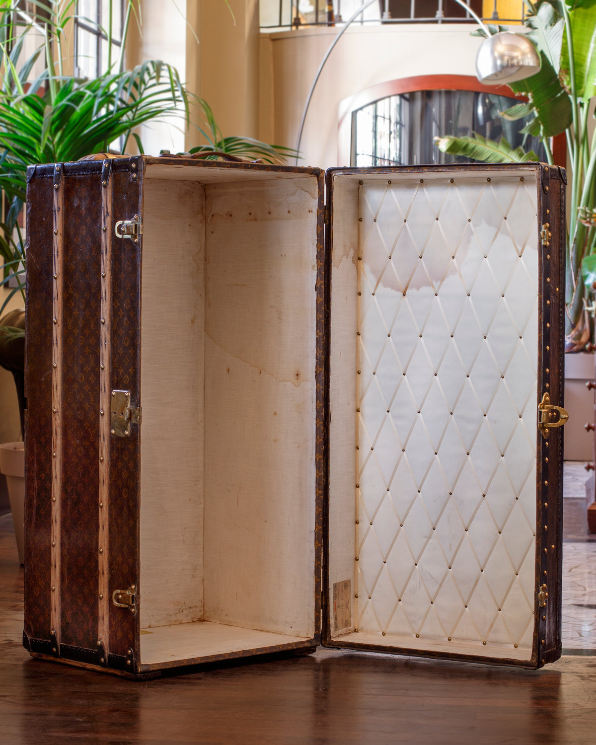 Louis Vuitton &quot;hanger&quot; Steamer Trunk - Commande Special
