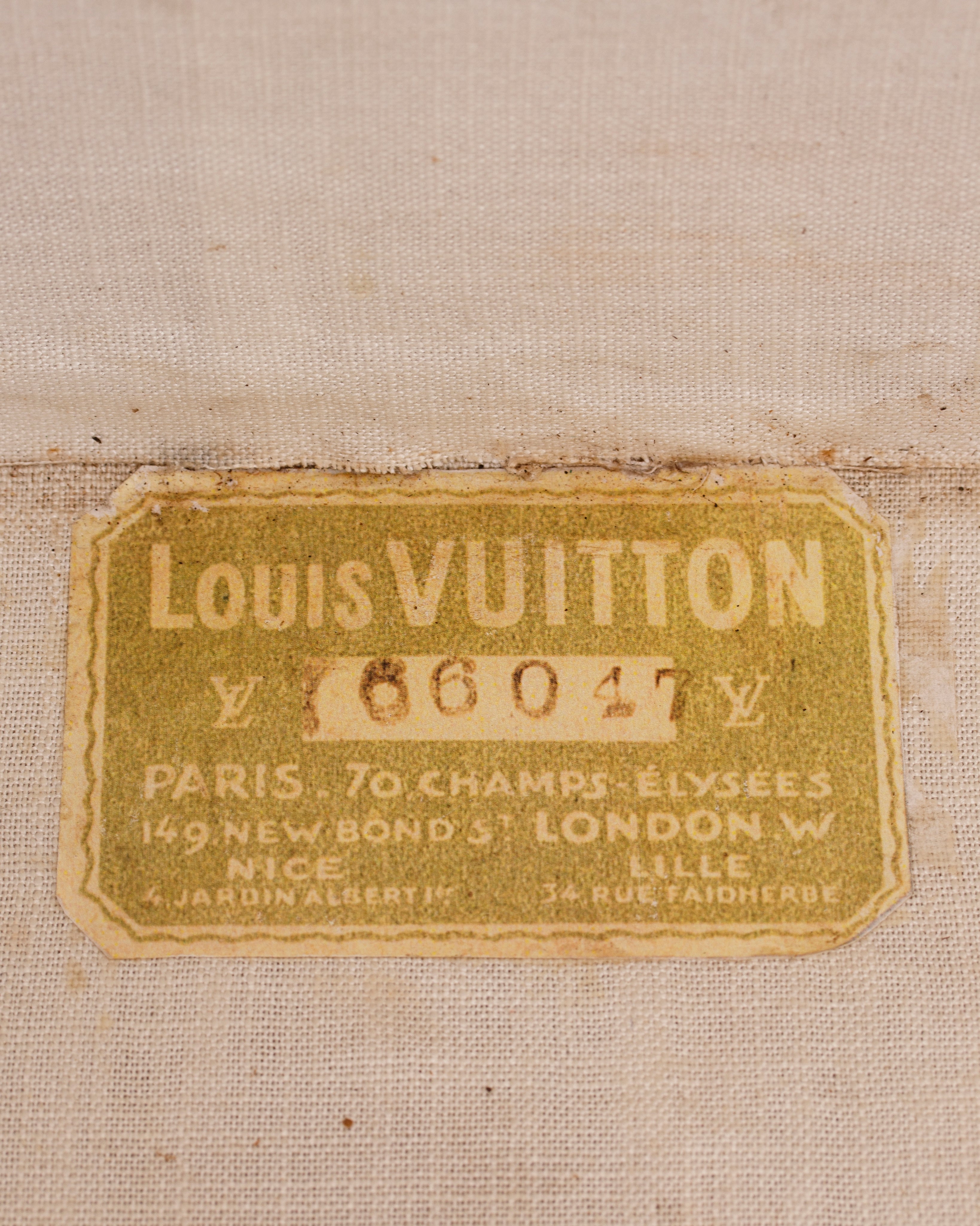 Louis Vuitton "hanger" Steamer Trunk - Commande Special