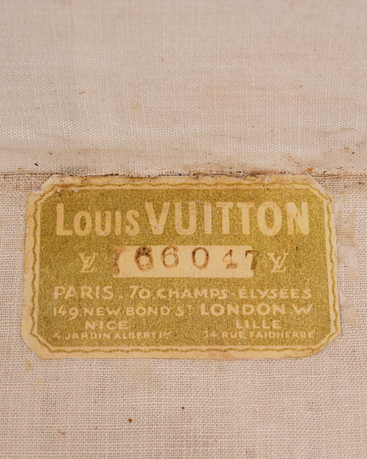 Louis Vuitton &quot;hanger&quot; Steamer Trunk - Commande Special