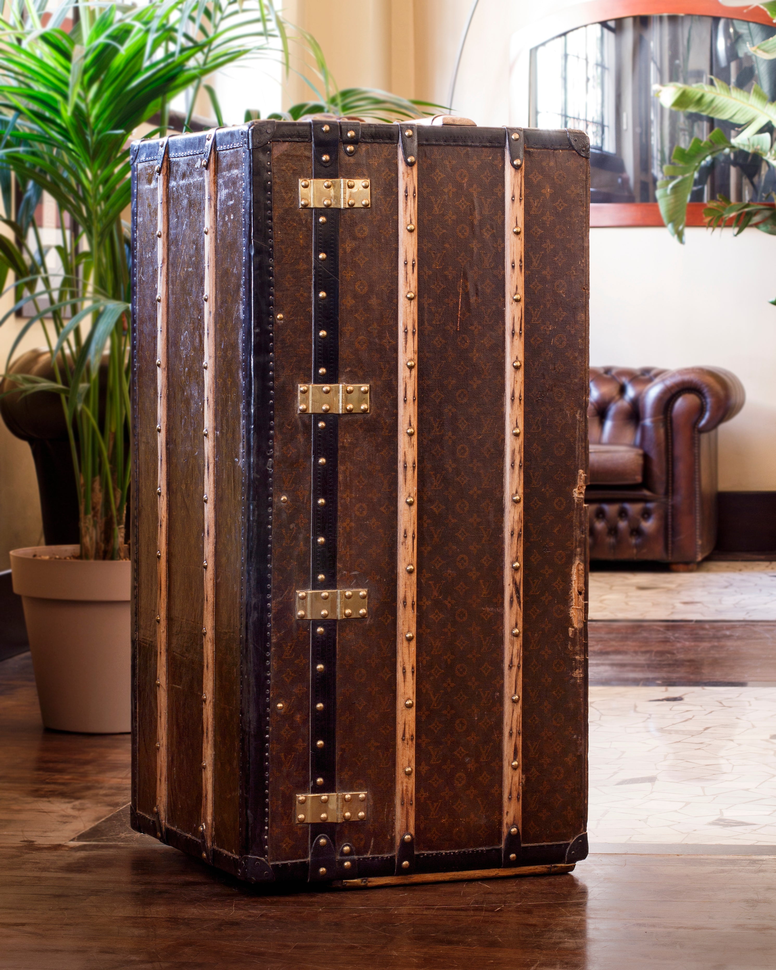 Louis Vuitton "hanger" Steamer Trunk - Commande Special