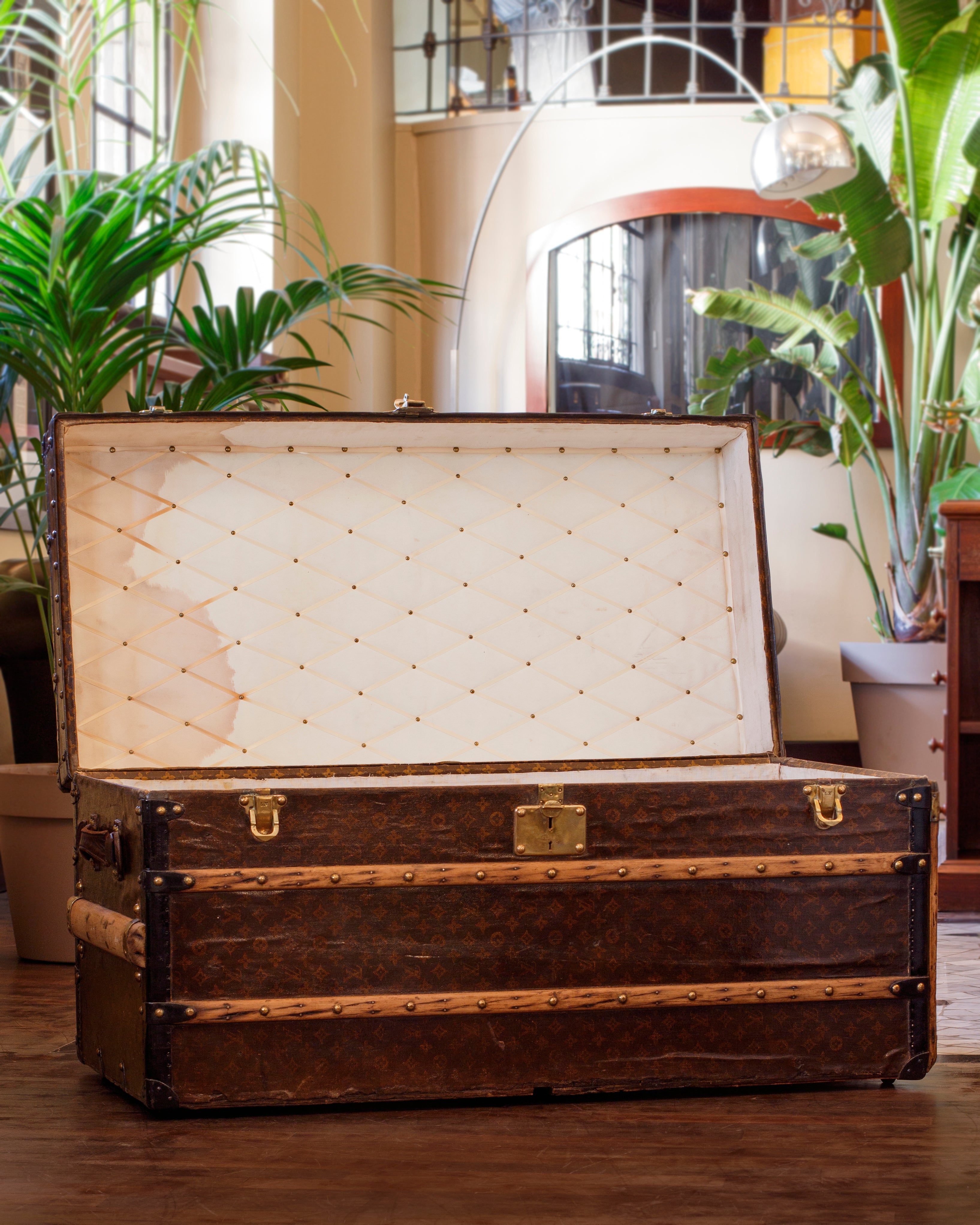 Louis Vuitton "hanger" Steamer Trunk - Commande Special