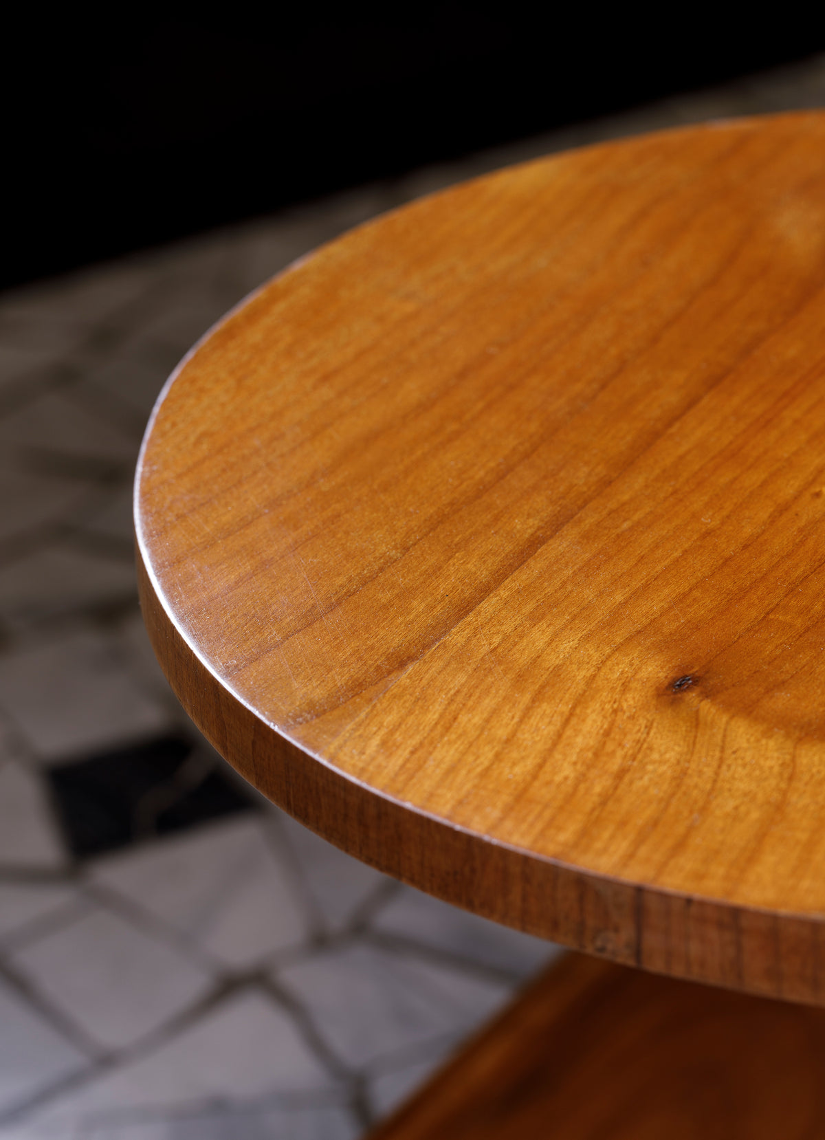 Tavolino tondo in ciliegio con due ripiani - 1930 - Cherry Circular Coffee Table