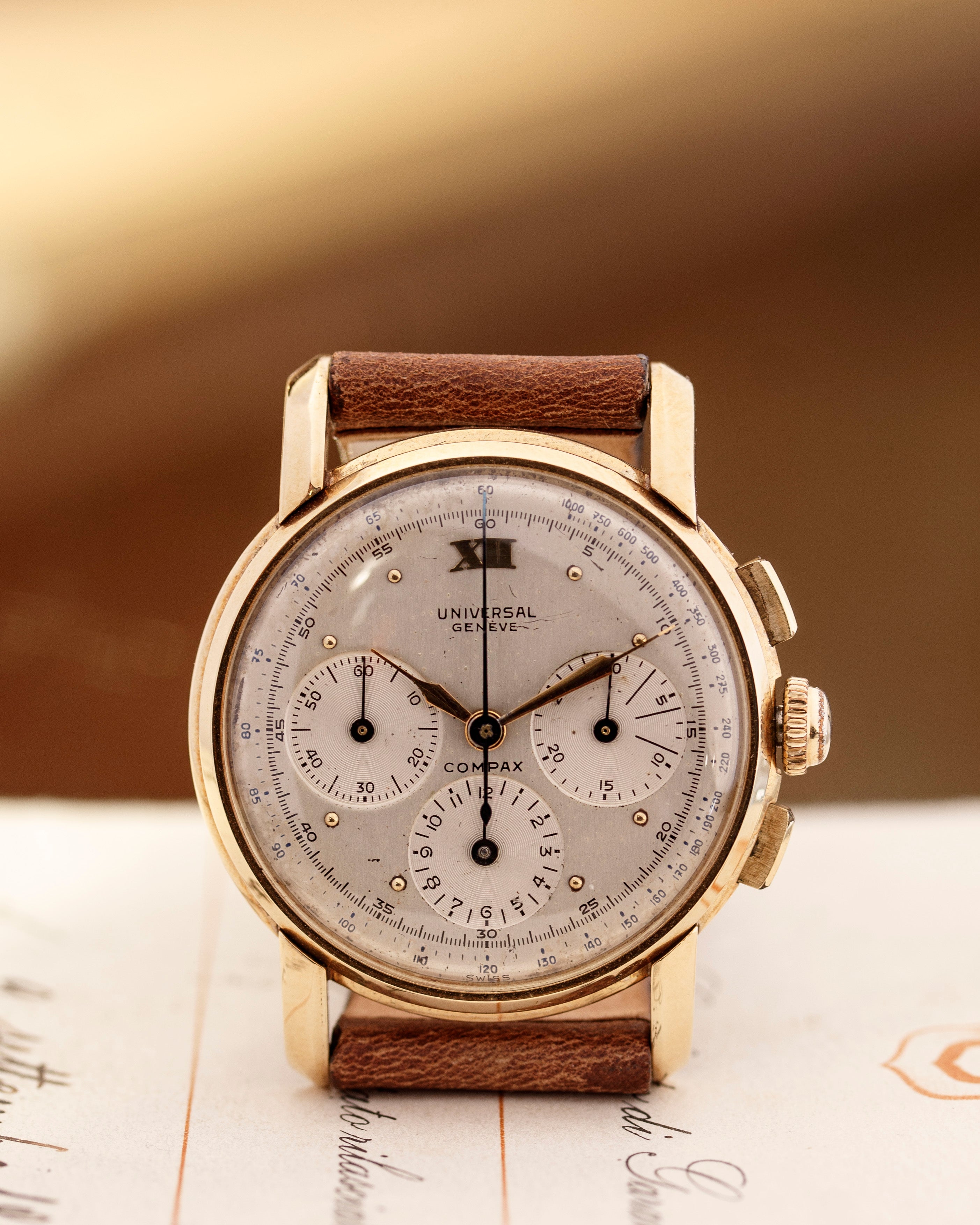 Universal Genève Ref. 52208 Compax - yellow gold with white dial 