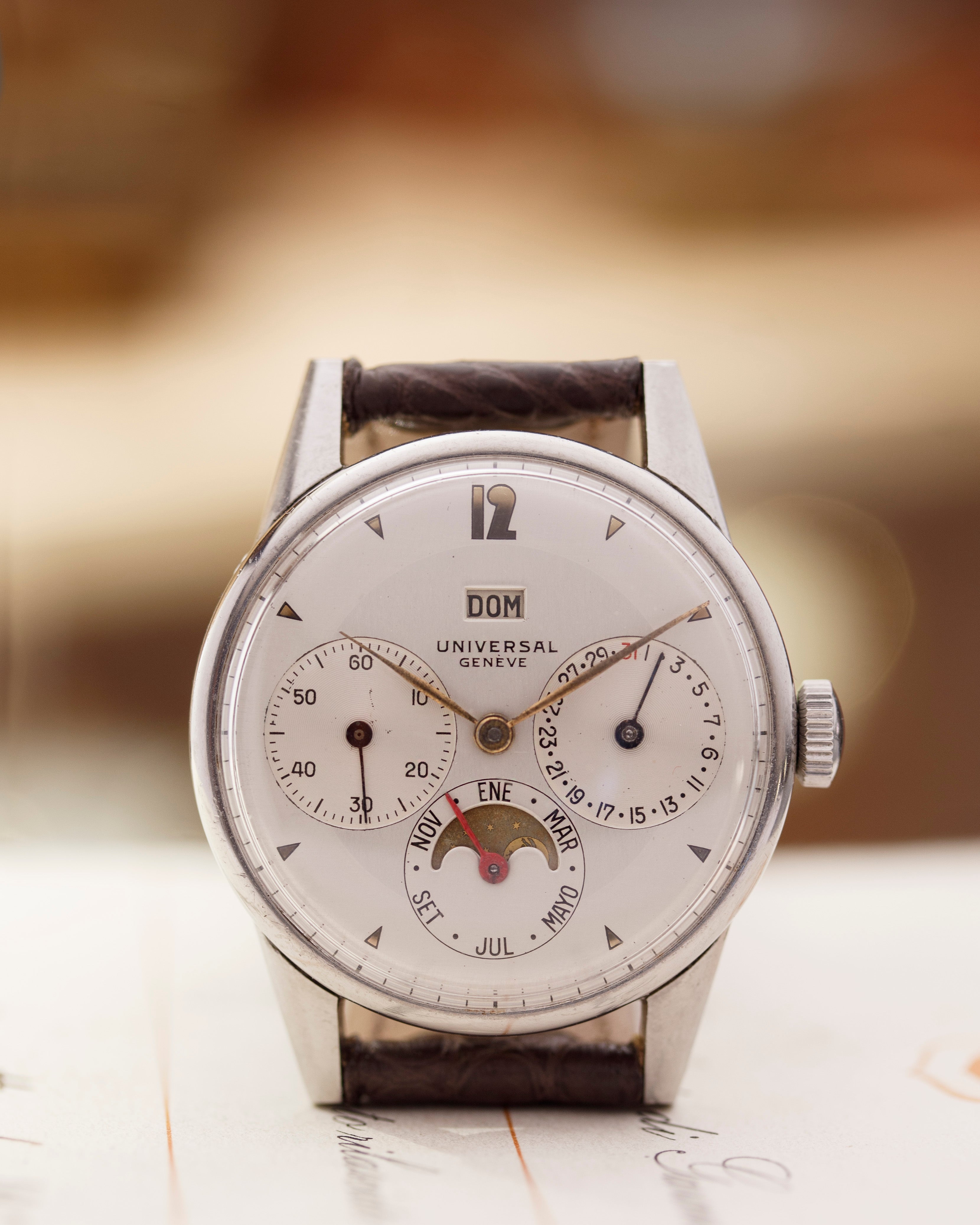 Universal Genève calendar moonphase two tone dial