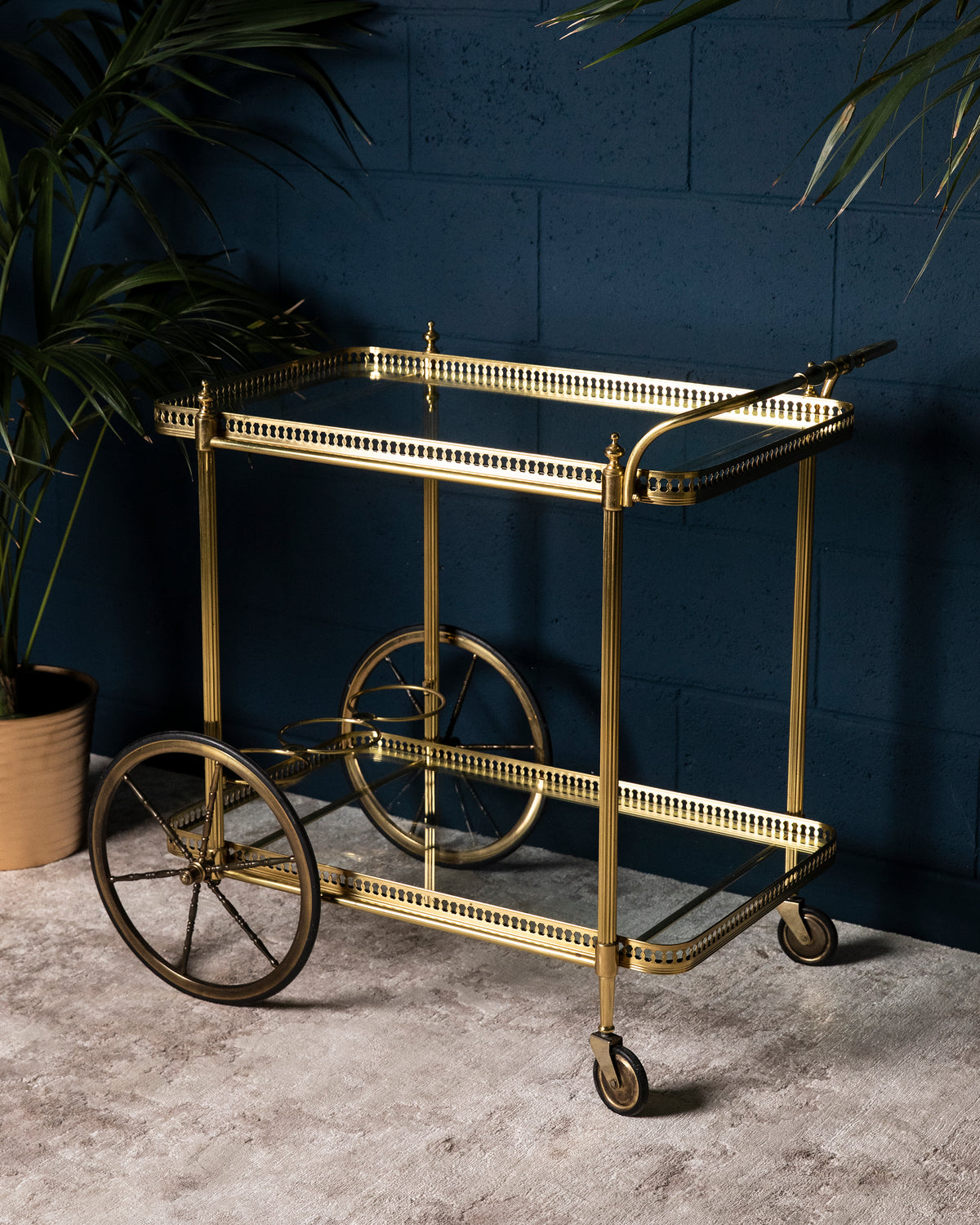 Products Carrello modello Galleria con ruote da carrozza - 1950 - Gold brass Bar Cart with Coach wheels