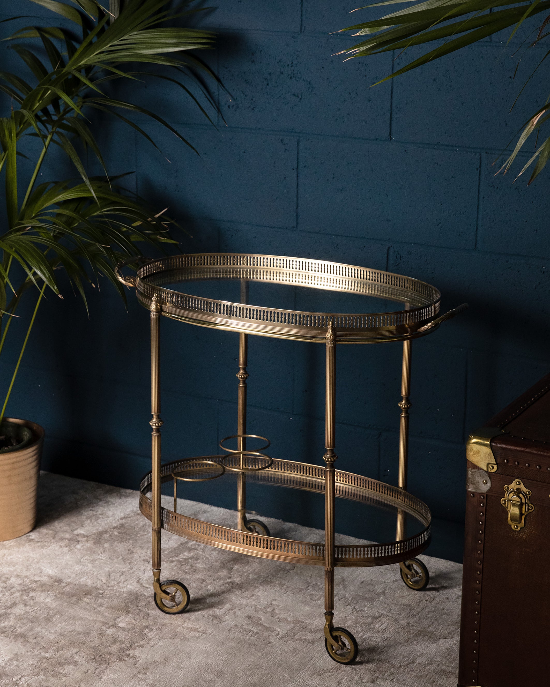 Products Carrello ovale in ottone dorato modello Galleria - 1960 - "Gallery" design oval gold brass Bar Cart