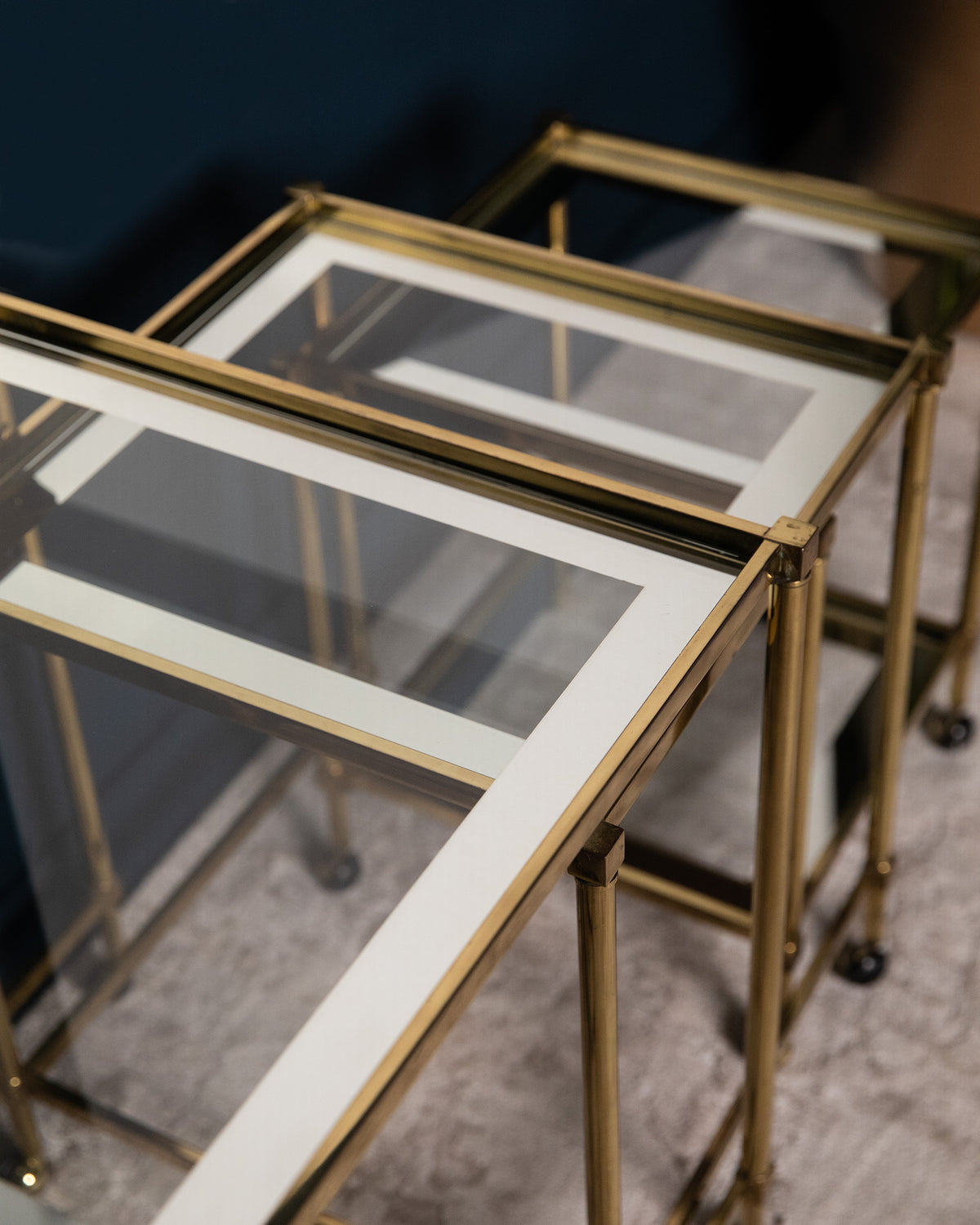Products Set di tavolini cubici in ottone dorato - 1980 - Gold Brass Cubic Bar Carts Set
